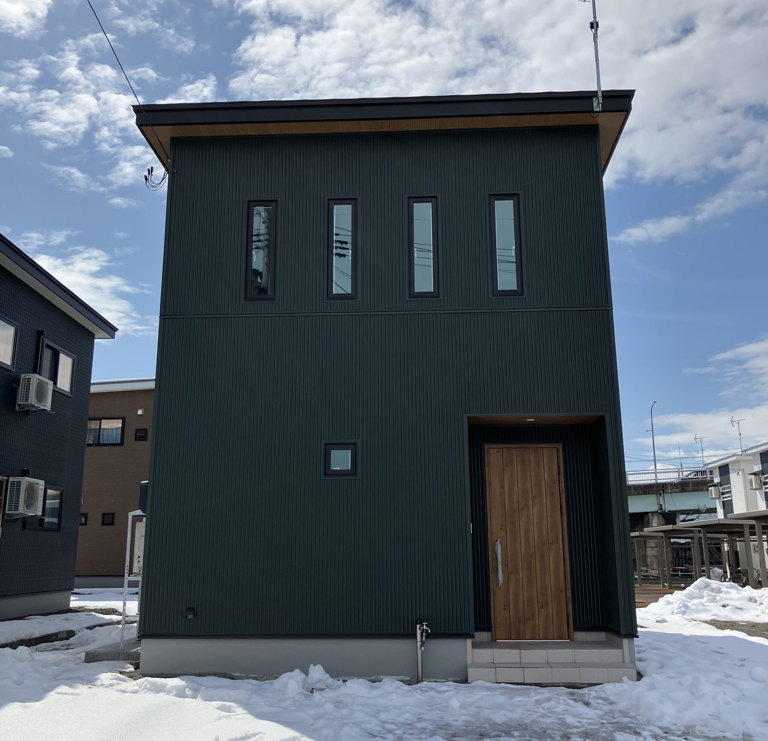 秋田県湯沢市古館町建売